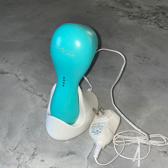 Clarisonic Plus - Picture 1 of 5